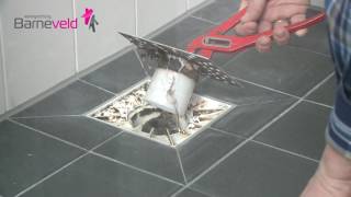 Klusvideo 2 doucheputje schoonmaken Woningstichting Barneveld [upl. by Anitnuahs666]