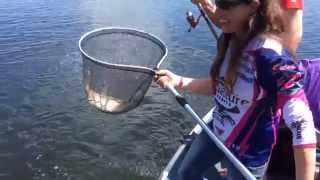 Guide de pêche Pecheureuse sur le Lac Memphrémagog Pêche Sportive au Québec Canada [upl. by Cimbura]