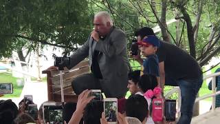 Vicente Fernández saluda y canta a sus fans en su Rancho Los 3 Potrillos [upl. by Mauchi381]