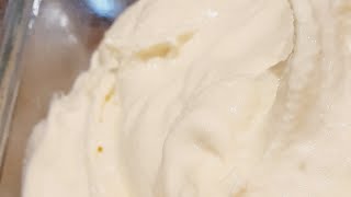 Easy whipped cream frosting [upl. by Chessa]