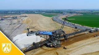 Drohnenaufnahmen Riesenbagger fährt in den Tagebau Garzweiler [upl. by Fleece]