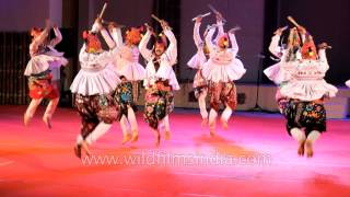 Gujaratis perform Garba dance [upl. by Hgielrebma]