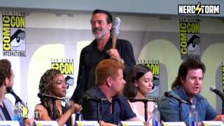 JEFFREY DEAN MORGANS EPIC ENTRANCE AT THE WALKING DEAD PANEL  SAN DIEGO COMIC CON 2016 [upl. by Antonina]