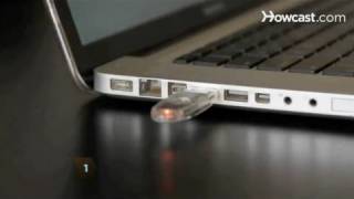 How to Use a Flash Drive or Memory Stick [upl. by Jacquenetta]