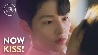 Jeon Yeobeen answers Song Joongki’s quotproposalquot with a kiss  Vincenzo Ep 14 ENG SUB [upl. by Lemuela178]