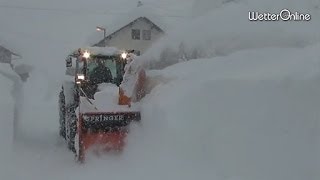 Schneechaos in Österreich  Vielfach kein Durchkommen mehr [upl. by Sirromal]