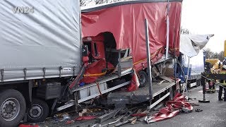 07022019  VN24  Schwerer LKWUnfall auf A1 bei Unna  Fahrer eingeklemmt [upl. by Atival]