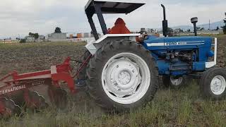 Tractor ford 6600 trabajando con arado de 3 discos 2020 [upl. by Sirovat]