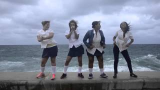 ESTUDIANTES CUBANAS bailando en el malecón [upl. by Severn]