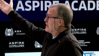 Marcelo Bielsa en la Aspire Academy  Día 1 [upl. by Etnomaj]