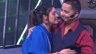 SUNIDHI amp SUKHWINDER LIVE Performance on beedi jalaile [upl. by Tiffanle782]