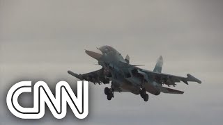 Vídeo mostra ataque aéreo da Rússia na Ucrânia  CNN DOMINGO [upl. by Enomal168]