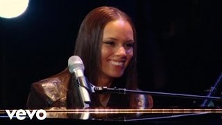 Alicia Keys  Fallin Live at NYU Yahoo Pepsi Smash [upl. by Medarda]