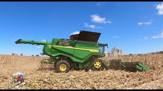 John Deere X9 1100 Combine harvesting corn in Iowa [upl. by Esra915]