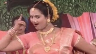 Bai Mi Ladachi Kaire Padachi  Surekha Kudchi Aayala Lochya Zala Re Song [upl. by Pleasant]