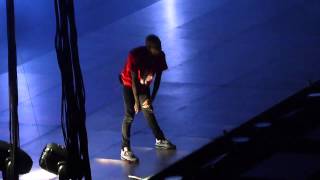 Chris Brown shows dance moves LIVE  AT Bercy PARIS 091212 [upl. by Errecart]