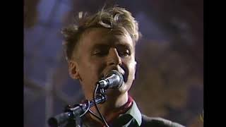 Dont Dream Its Over  Crowded House  Live  1987 [upl. by Navad5]